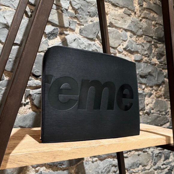 Louis Vuitton X Supreme FW17 Black Epi Logo Pochette Jour GM Pouch - Picture 4 of 16